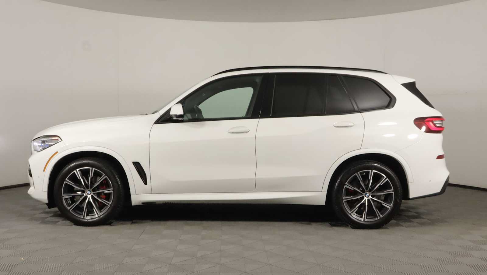 Used 2023 BMW X5 xDrive40i w/ Executive Package AWD/4WD image 8