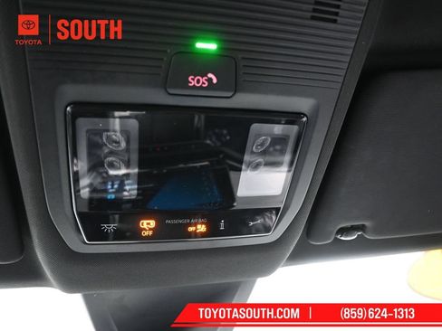 Used 2024 Volkswagen Atlas Cross Sport SE FWD image 37