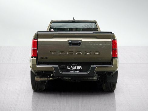 Used 2025 Toyota Tacoma TRD Sport AWD/4WD image 4