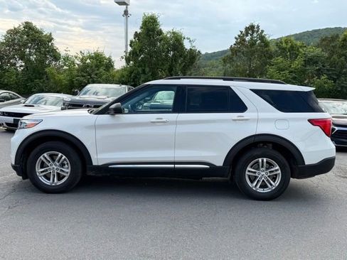 Used 2022 Ford Explorer XLT w/ Equipment Group 202A AWD/4WD image 6