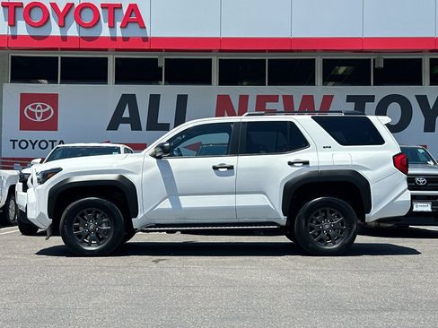Used 2025 Toyota 4Runner SR5 AWD/4WD image 2