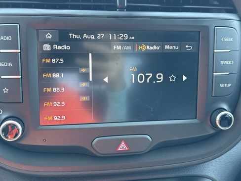 Used 2025 Kia Soul LX w/ LX Technology Package FWD image 12