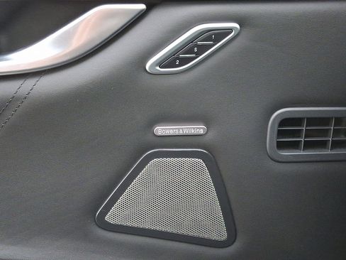 Used 2021 Maserati Ghibli Trofeo image 25