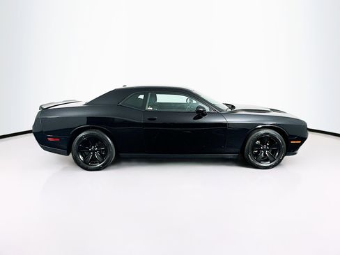 Used 2018 Dodge Challenger SXT image 10
