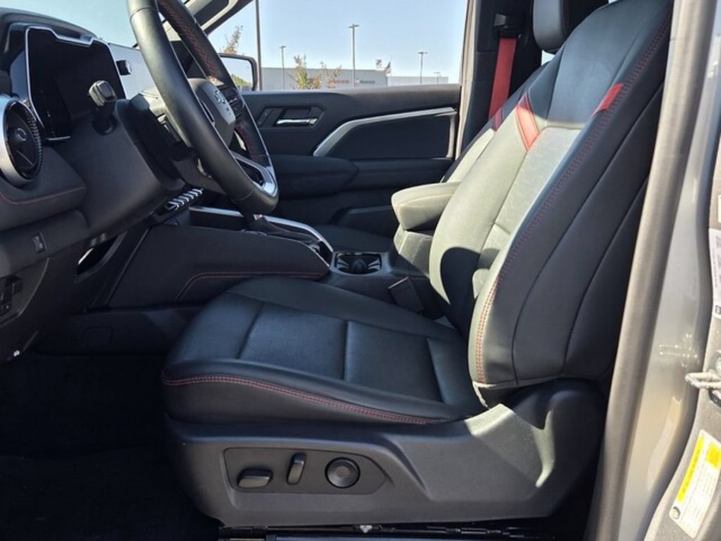 Used 2023 Chevrolet Colorado Z71 w/ Z71 Convenience Package 2 AWD/4WD image 3