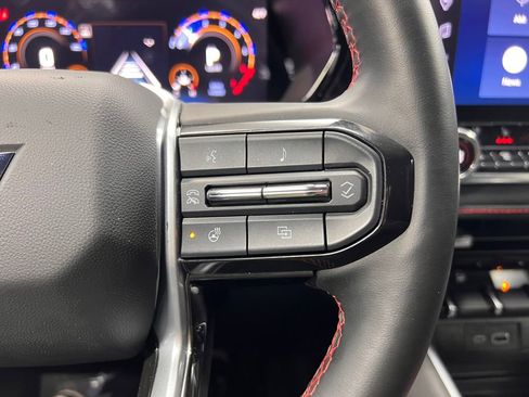 Used 2025 Chevrolet Colorado Z71 w/ Midnight Edition image 11