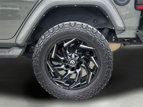 Used 2022 Jeep Wrangler Unlimited Sahara w/ LED Lighting Group AWD/4WD image 33
