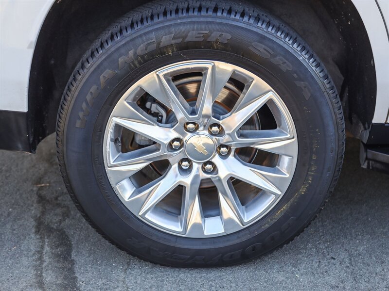 Used 2021 Chevrolet Tahoe Premier w/ Premium Package RWD image 13