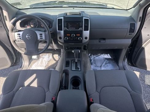 Used 2018 Nissan Frontier SV w/ Value Truck Package AWD/4WD image 9