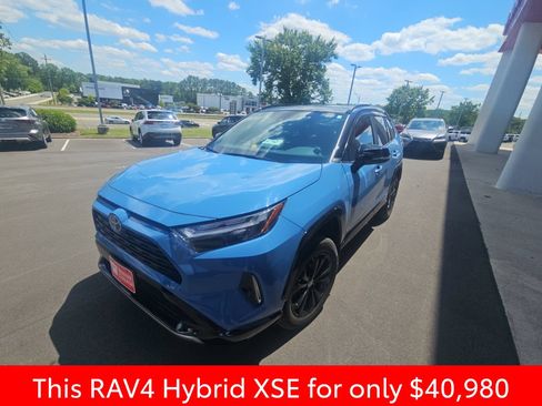 Used 2024 Toyota RAV4 XSE AWD/4WD image 19