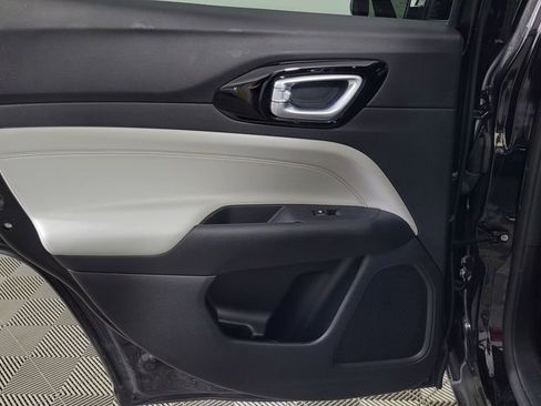 Used 2023 Jeep Compass Limited image 30