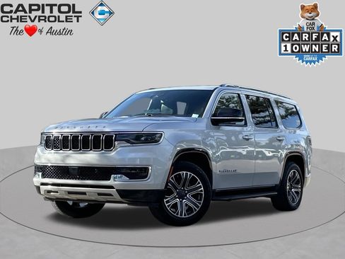Used 2024 Jeep Wagoneer Series II w/ Flexible Seating Group RWD image 1