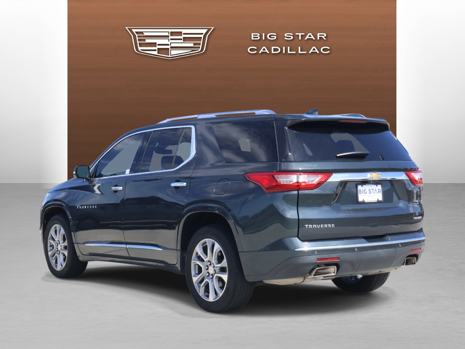 Used 2020 Chevrolet Traverse Premier FWD image 3