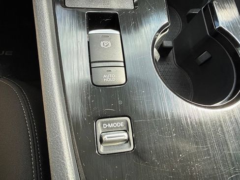Certified 2025 Nissan Rogue SV FWD image 29