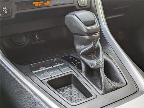 Used 2021 Toyota RAV4 XLE image 14