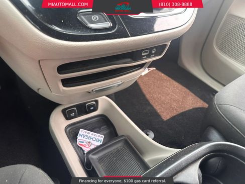 Used 2018 Chrysler Pacifica Touring Plus FWD image 12