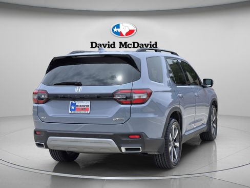 Certified 2025 Honda Pilot Touring image 6