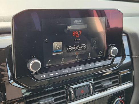 Used 2025 Nissan Pathfinder SV FWD image 18