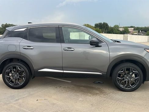 Used 2026 Nissan Kicks SR FWD image 13