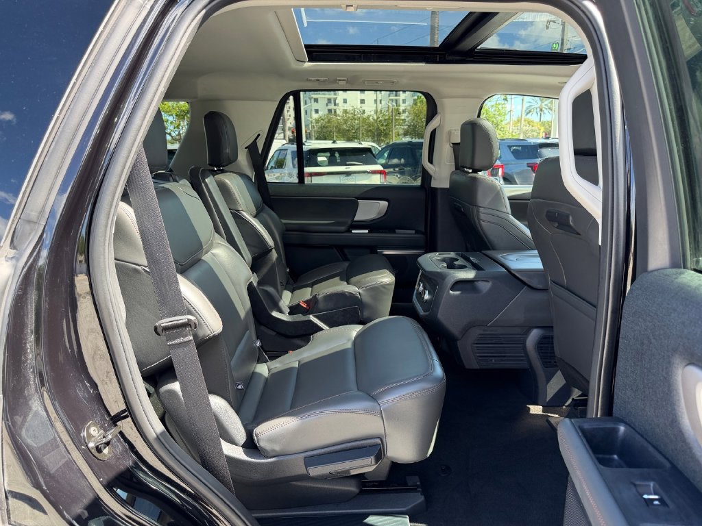 Used 2025 Ford Expedition Active RWD image 17