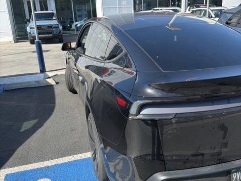 Used 2026 Tesla Model Y 2WD image 2
