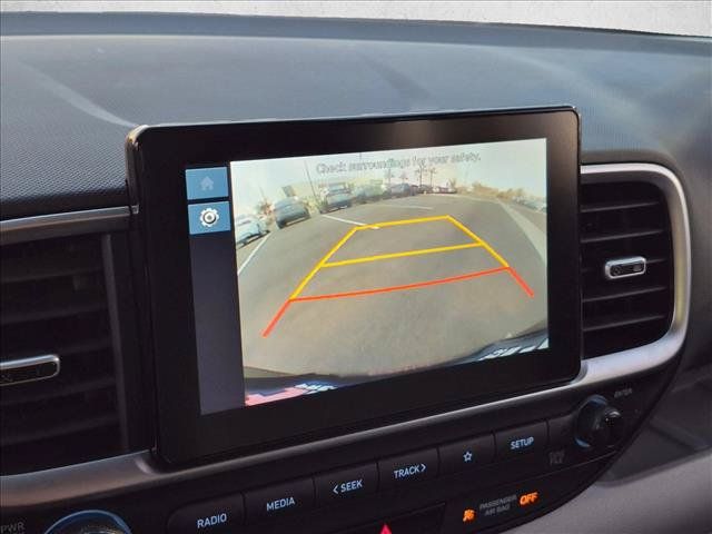 Used 2025 Hyundai Venue SEL FWD image 18