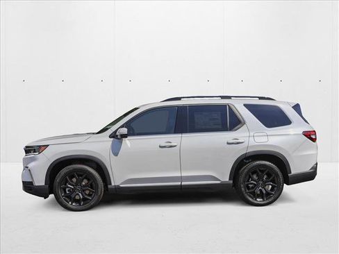 New 2025 Honda Pilot Touring image 8