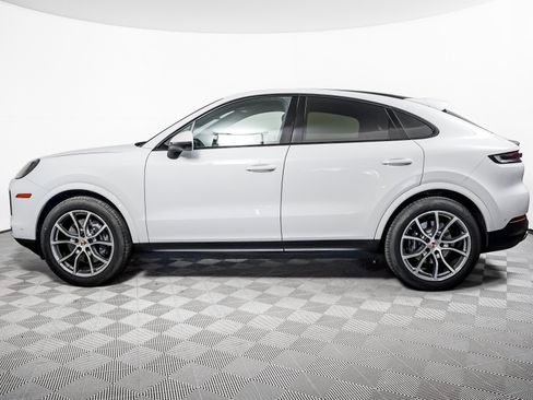 Certified 2025 Porsche Cayenne Coupe AWD/4WD image 2
