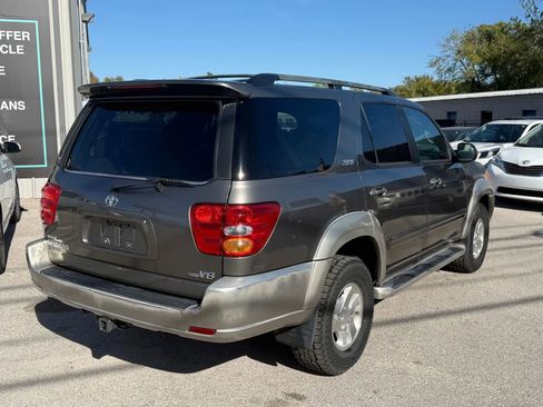 Used 2004 Toyota Sequoia SR5 image 3