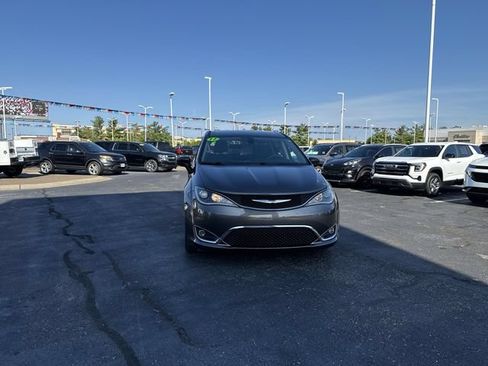 Used 2017 Chrysler Pacifica Touring Plus FWD image 7