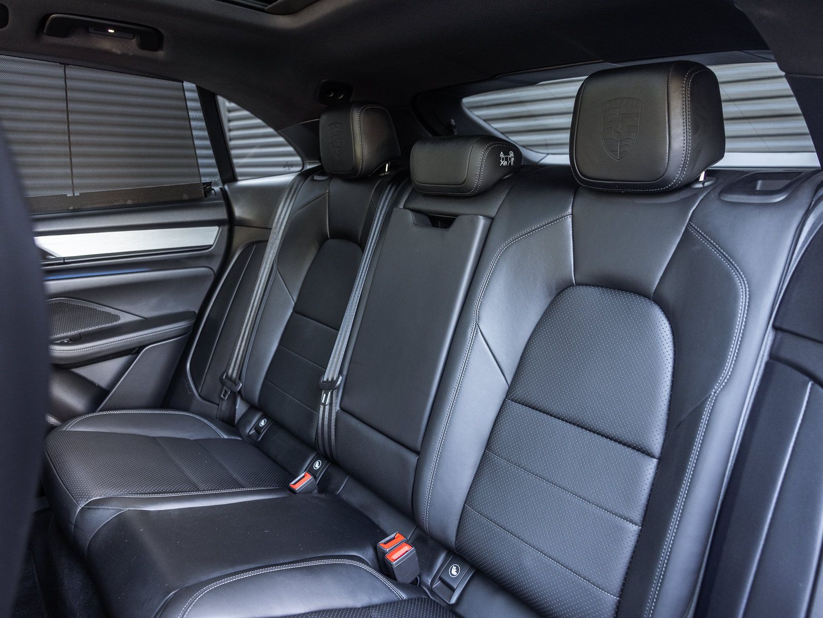 Certified 2025 Porsche Macan 4 Electric AWD/4WD image 19