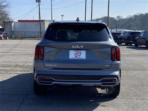 Used 2023 Kia Sorento SX image 4