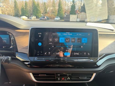 Used 2024 Volkswagen Atlas SE image 22