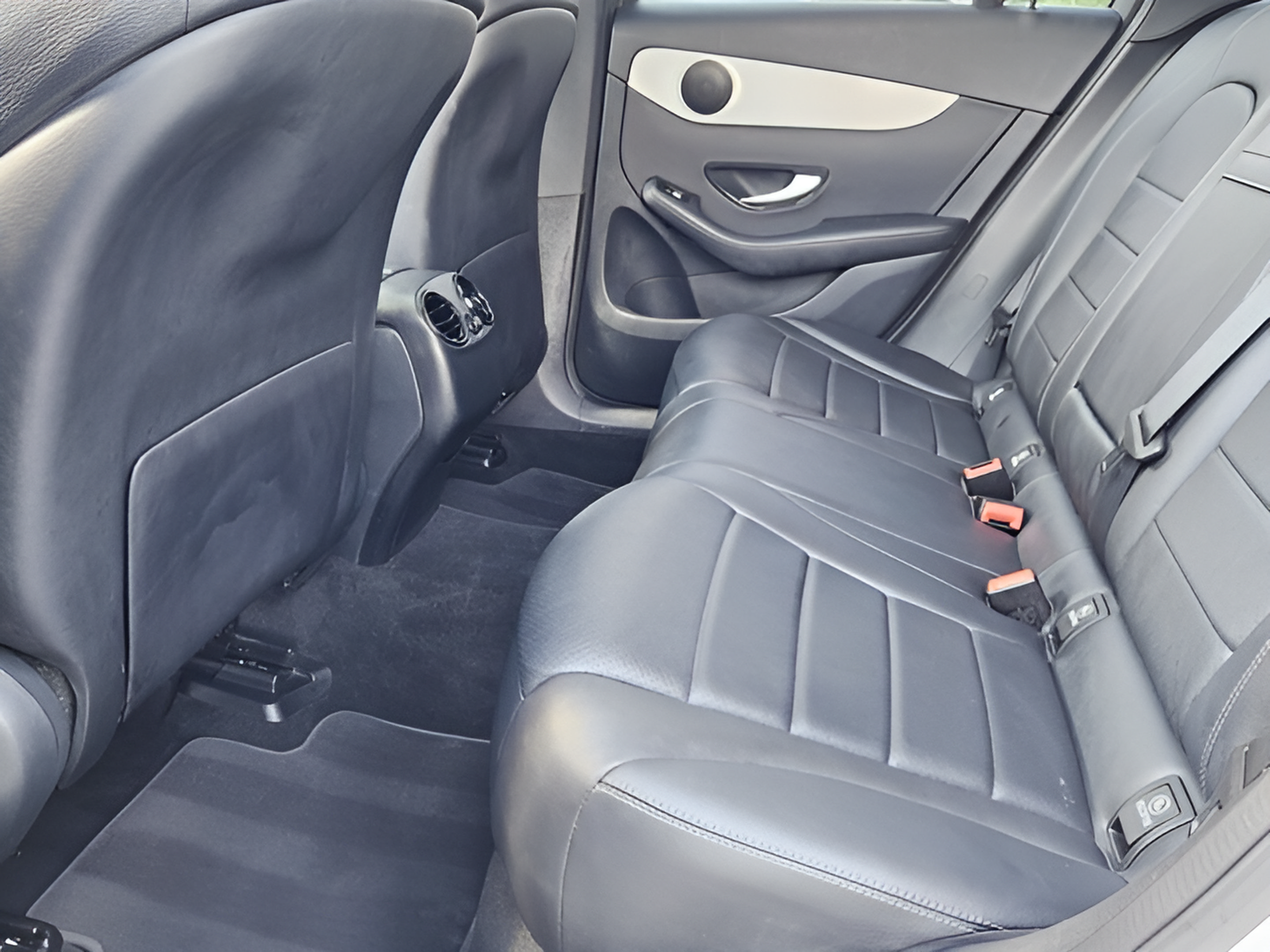 Used 2019 Mercedes-Benz GLC 300 4MATIC image 9