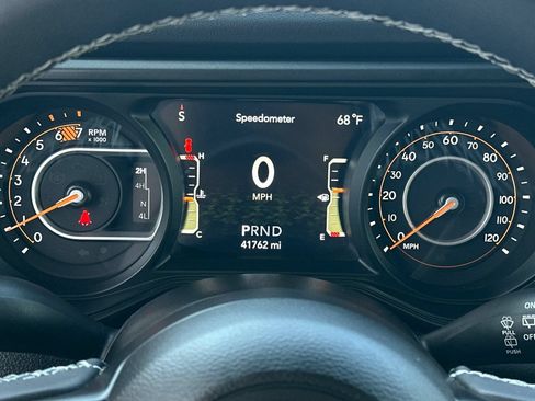 Used 2025 Jeep Wrangler Unlimited Rubicon AWD/4WD image 27