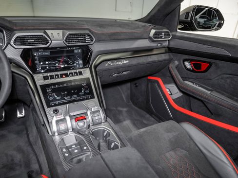 Used 2024 Lamborghini Urus Performante AWD/4WD image 32