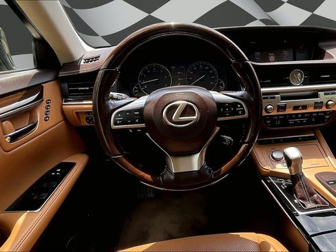 Used 2016 Lexus ES 350 w/ Premium Package w/Wood Trim FWD image 5