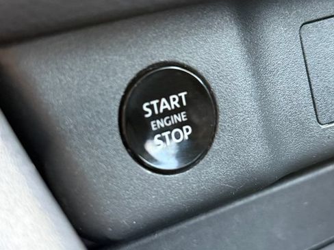 Used 2024 Nissan Rogue S FWD image 26