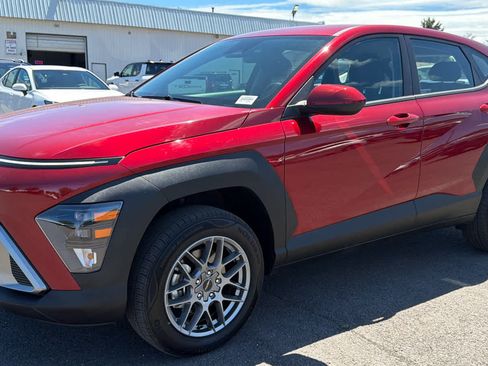 Used 2024 Hyundai Kona SE AWD/4WD image 2