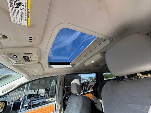 Used 2010 Chrysler Town & Country Limited FWD image 34