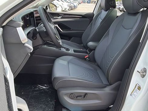New 2026 Volkswagen Tiguan SE FWD image 26
