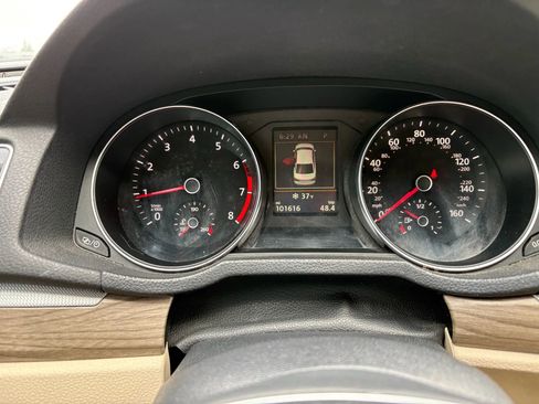 Used 2017 Volkswagen Passat 1.8T SEL Premium image 14