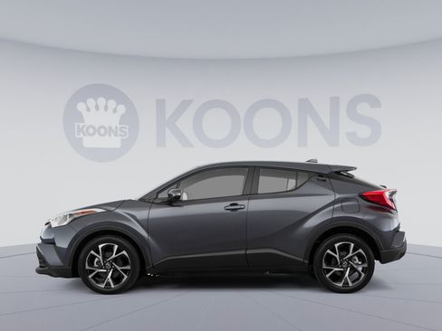 Used 2019 Toyota C-HR XLE FWD image 2