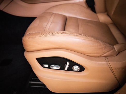 Used 2019 Porsche Cayenne AWD/4WD image 14