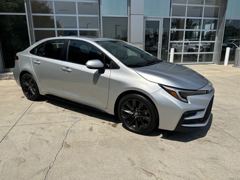 Used 2024 Toyota Corolla XSE FWD image 2