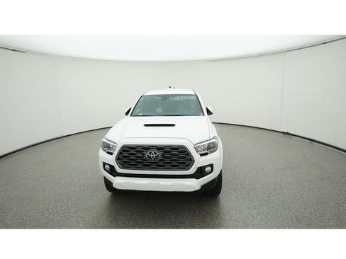 Used 2022 Toyota Tacoma TRD Sport w/ Technology Package AWD/4WD image 18