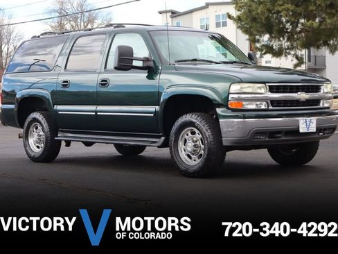 Used 2002 Chevrolet Suburban 2500 LT image 1
