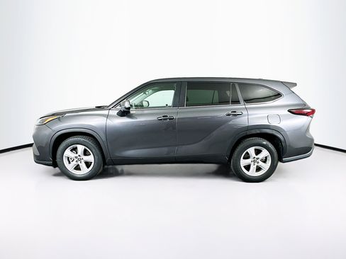 Used 2024 Toyota Highlander LE image 4