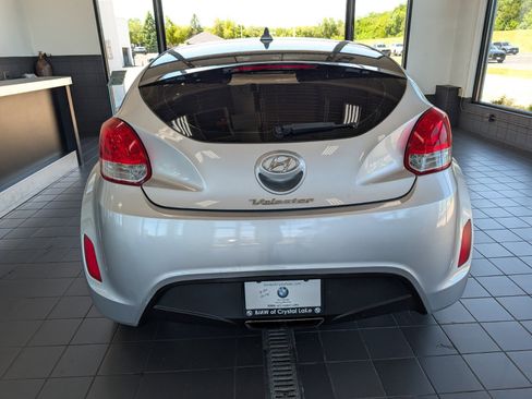 Used 2012 Hyundai Veloster FWD image 3