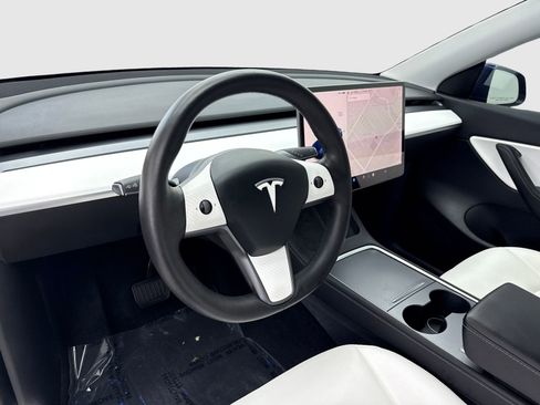 Used 2021 Tesla Model Y Long Range AWD/4WD image 18